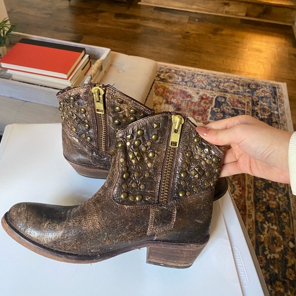 Steve Madden Brown Leather Pointed Toe Ankle Boots - Embellished Studded Cowgirl - Picture 1 of 6